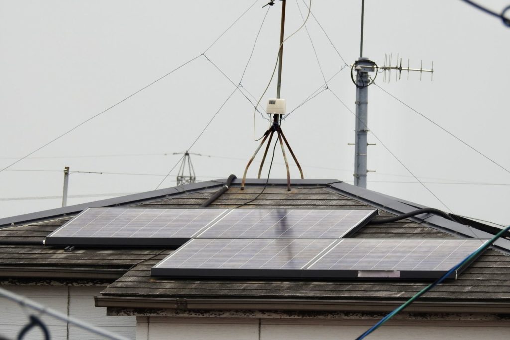 ソーラーパネルに鳥の巣・鳥の糞でお困りの方